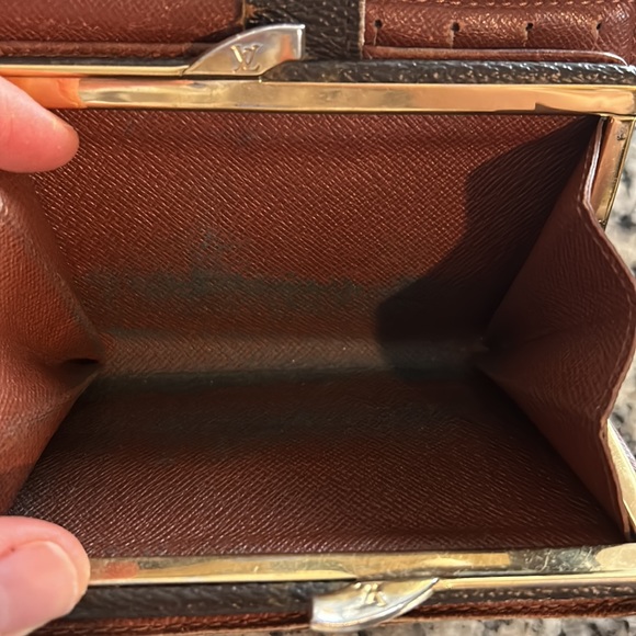 LV Monogram Kisslock Wallet - Picture 3 of 16